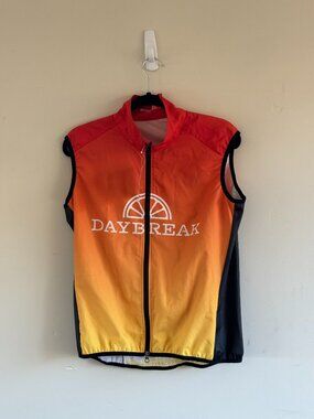 NWT Jakroo Daybreak Cycling Wind Vest Men's L Full Zip Bike Jersey Orange